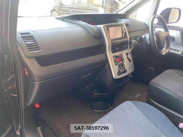 Toyota VOXY 2011-06 348775-5