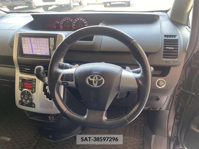 Toyota VOXY 2011-06 348775-10