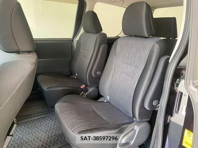 Toyota VOXY 2011-06 348775-7