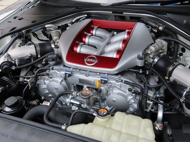 Nissan GT-R 2022-03 25924-6