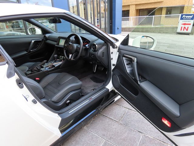 Nissan GT-R 2022-03 25924-11
