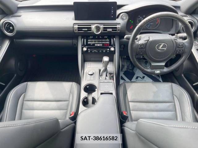 Lexus IS 2022-07 275445-1