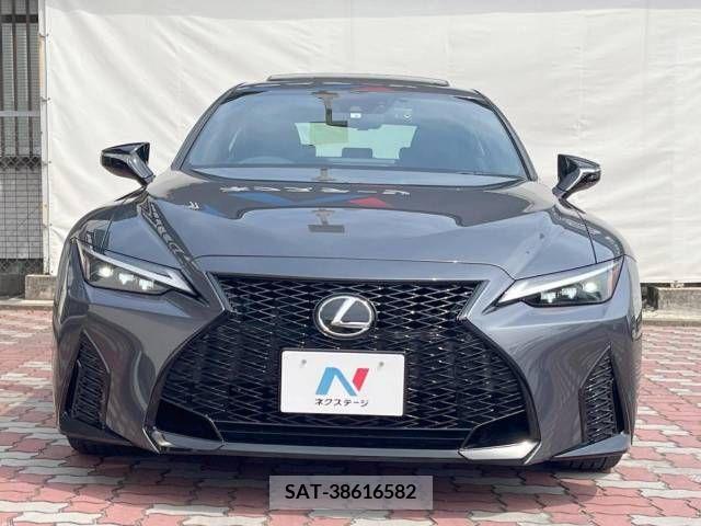 Lexus IS 2022-07 275445-14