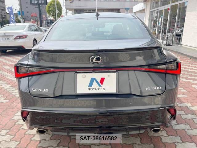 Lexus IS 2022-07 275445-15