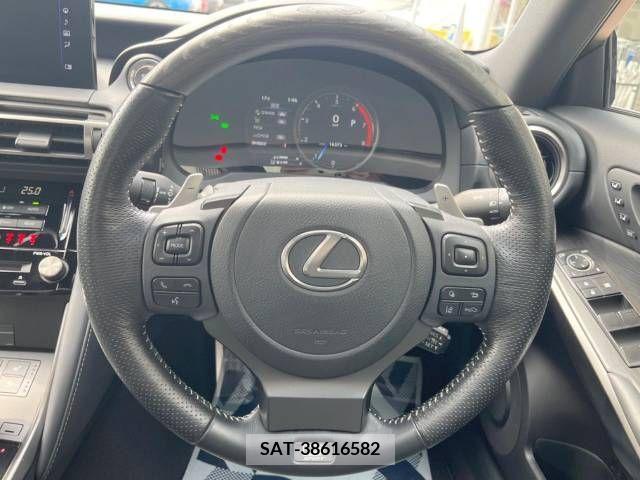 Lexus IS 2022-07 275445-11
