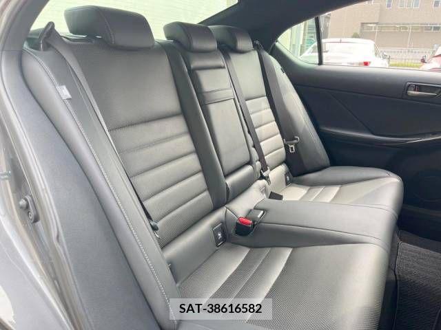 Lexus IS 2022-07 275445-9