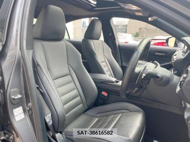 Lexus IS 2022-07 275445-8