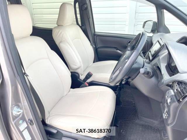 Toyota NOAH 2017-09 321551-9