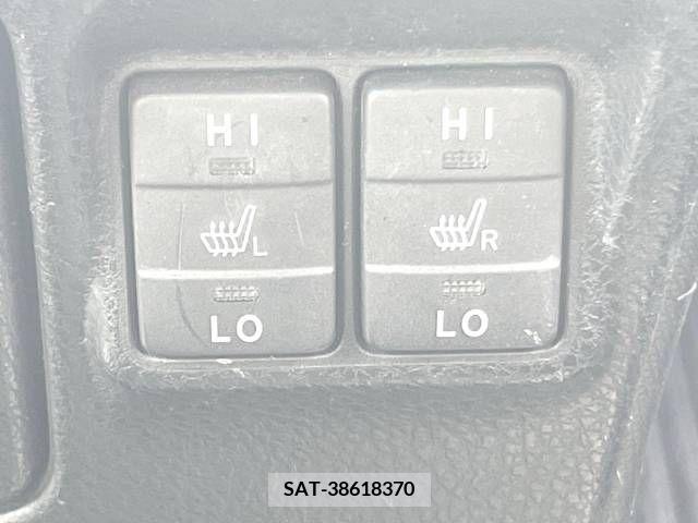 Toyota NOAH 2017-09 321551-7