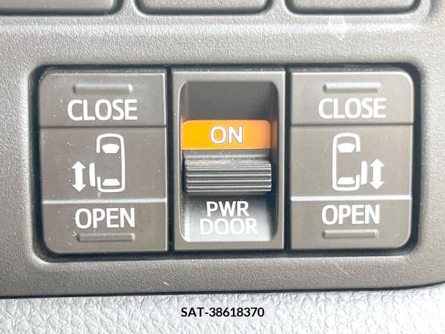 Toyota NOAH 2017-09 321551-4