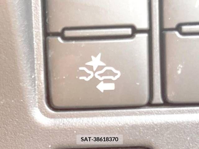 Toyota NOAH 2017-09 321551-3