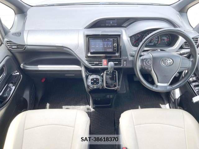 Toyota NOAH 2017-09 321551-1