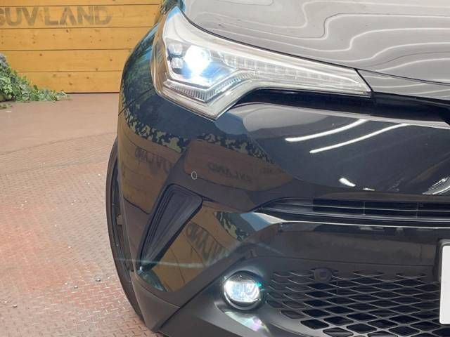 Toyota C-HR 2018-11 28858-12