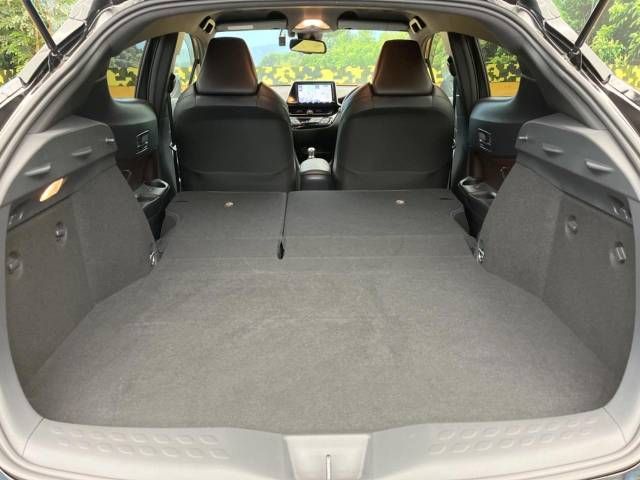 Toyota C-HR 2018-11 28858-10