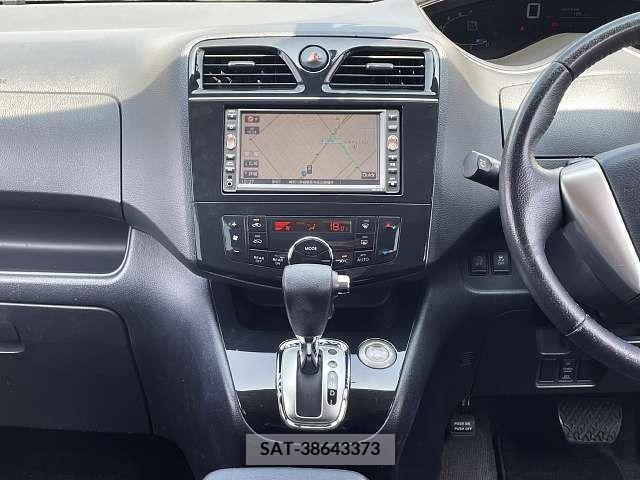 Nissan SERENA 2010-12 367765-5