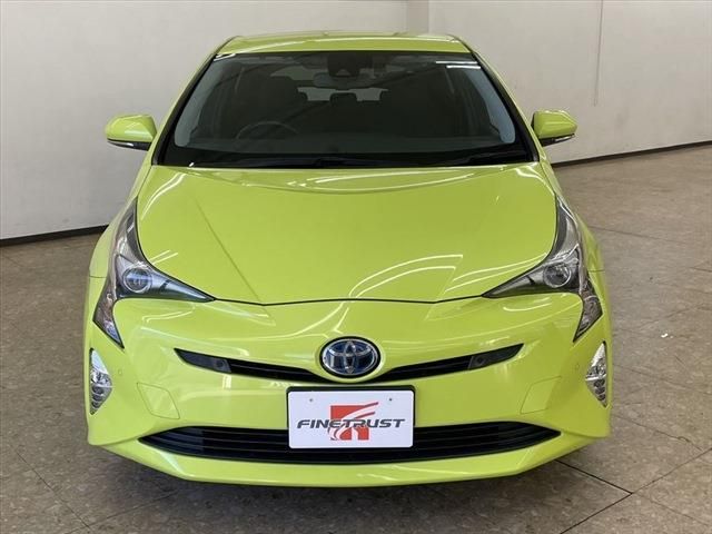 Toyota PRIUS 2016-09 188309-1