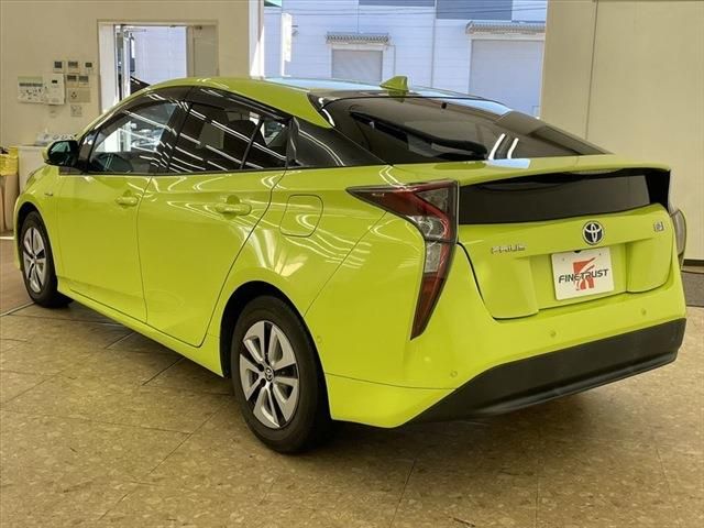 Toyota PRIUS 2016-09 188309-6