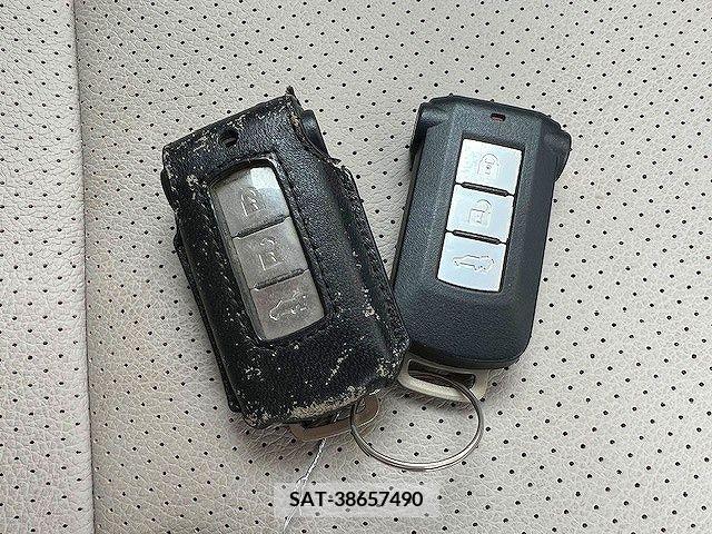 Mitsubishi OUTLANDER PHEV 2014-09 374540-23