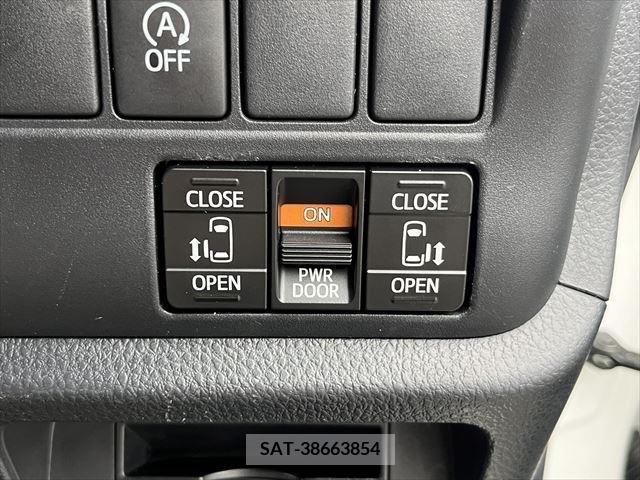 Toyota NOAH 2018-03 321527-5