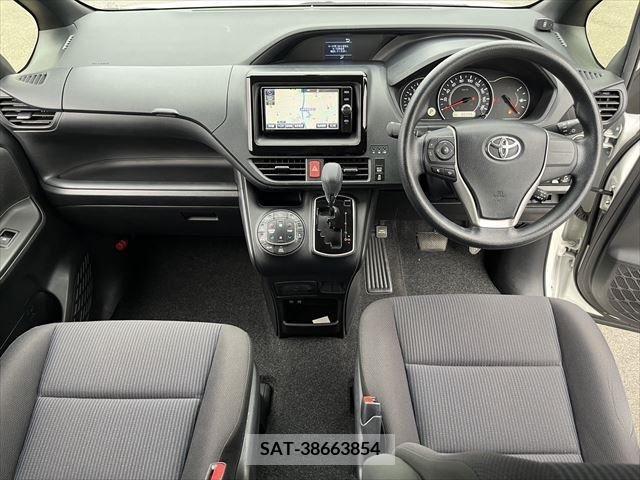 Toyota NOAH 2018-03 321527-1