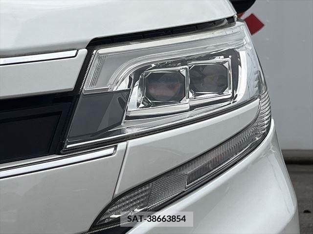 Toyota NOAH 2018-03 321527-11