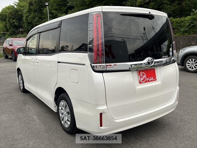 Toyota NOAH 2018-03 321527-18