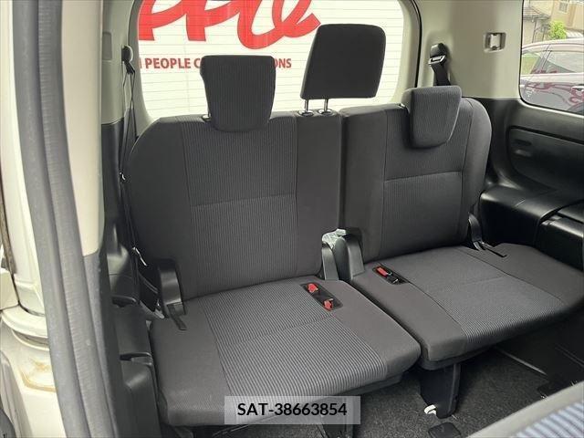 Toyota NOAH 2018-03 321527-9