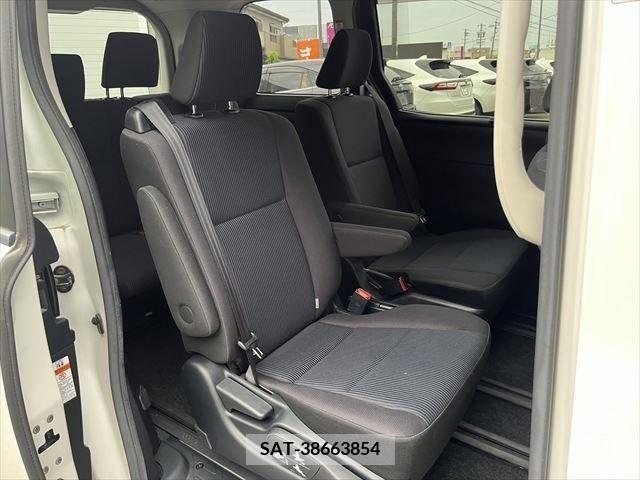 Toyota NOAH 2018-03 321527-8