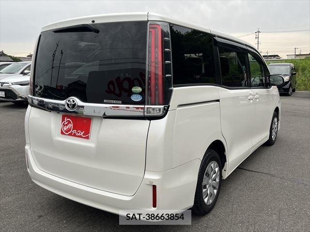 Toyota NOAH 2018-03 321527-17