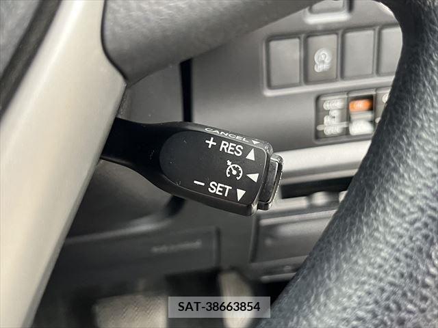 Toyota NOAH 2018-03 321527-6