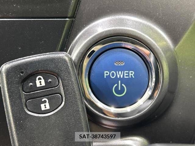 Toyota PRIUS ALPHA 2013-12 322232-6
