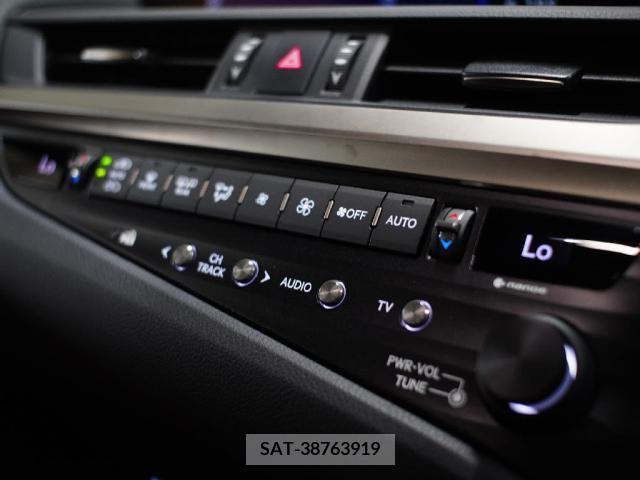 Lexus ES 2019-05 354381-12
