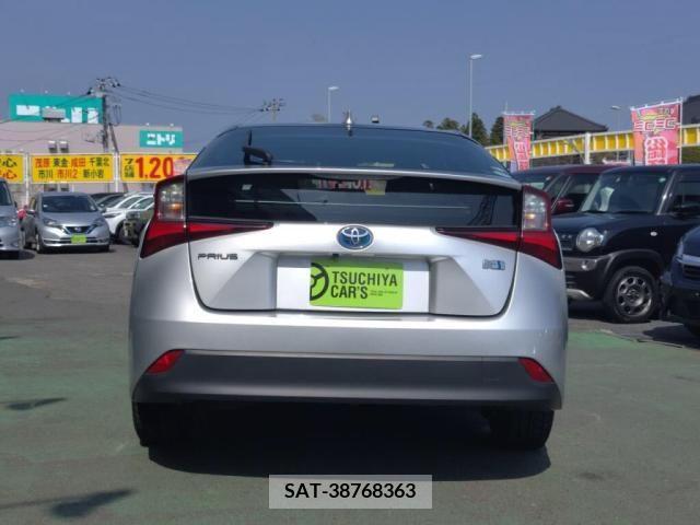 Toyota PRIUS 2019-04 253327-9