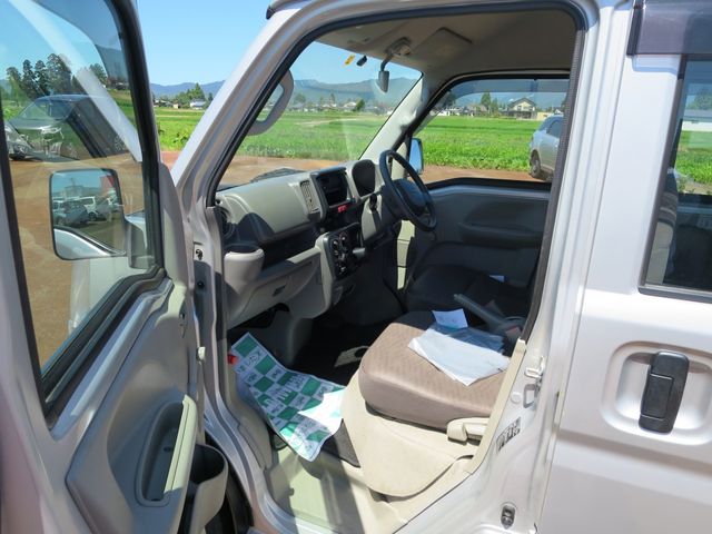 Mitsubishi MINICAB VAN 2018-04 8546-5