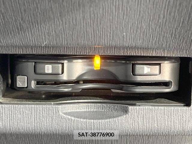 Toyota PRIUS 2015-08 366445-6