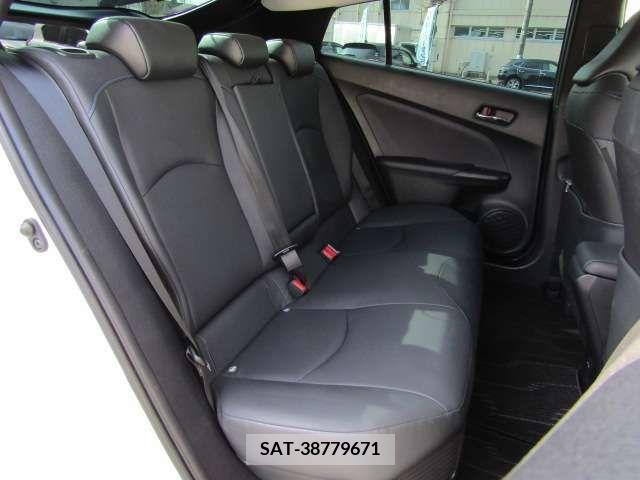 Toyota PRIUS 2021-02 221498-18