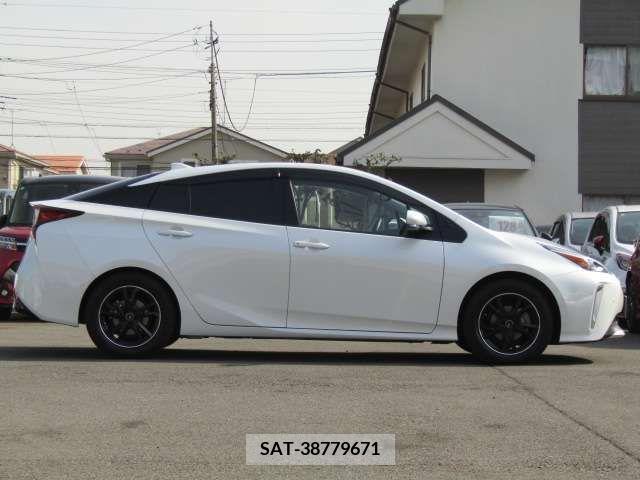 Toyota PRIUS 2021-02 221498-3