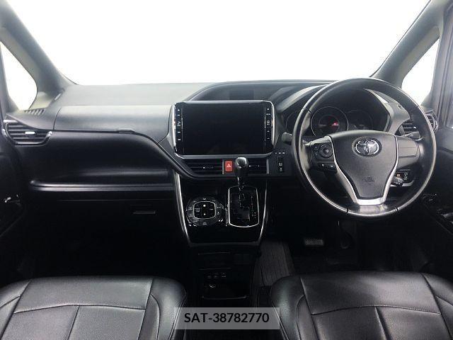 Toyota VOXY 2019-03 213046-1