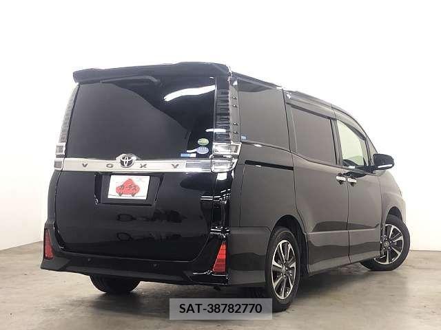 Toyota VOXY 2019-03 213046-2