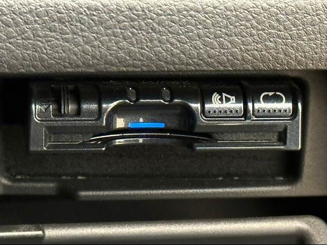 Nissan SERENA 2011-09 24027-5