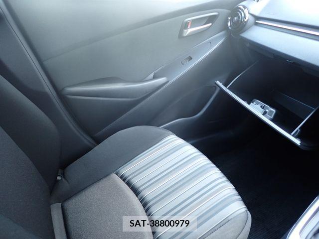 Mazda DEMIO 2017-04 374145-21
