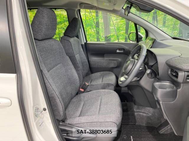 Toyota SIENTA 2022-11 381572-8