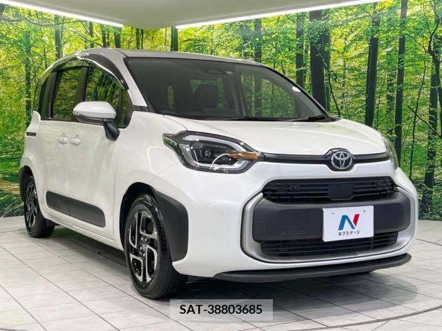 Toyota SIENTA 2022-11 381572-17