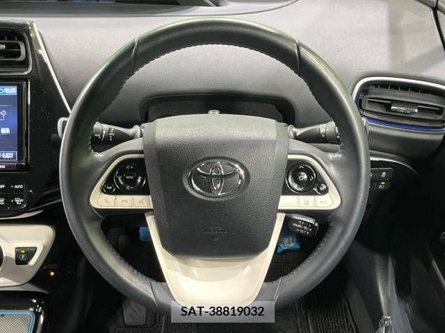 Toyota PRIUS 2018-02 237798-11