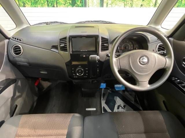 Nissan ROOX 2012-06 4702-1