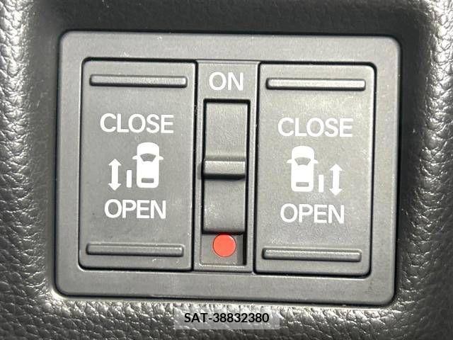 Honda N BOX CUSTOM 2018-03 352868-5