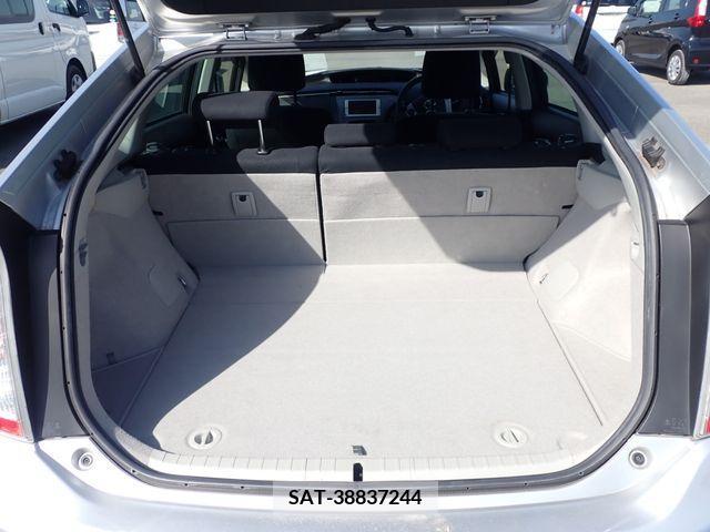 Toyota PRIUS 2014-02 219793-18