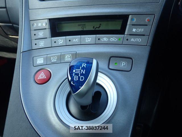 Toyota PRIUS 2014-02 219793-12