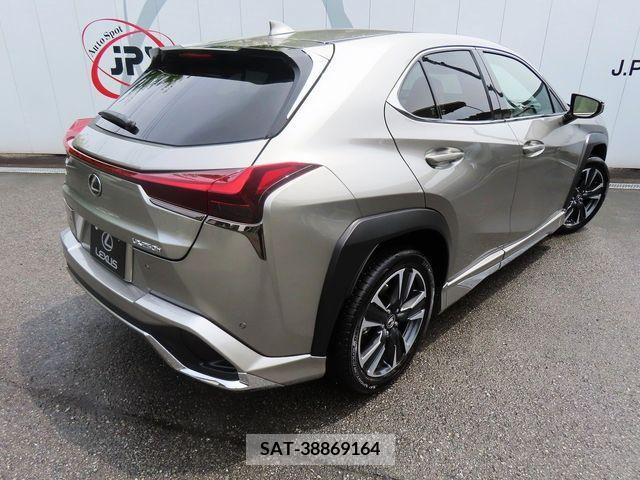 Lexus UX 2023-02 388150-28