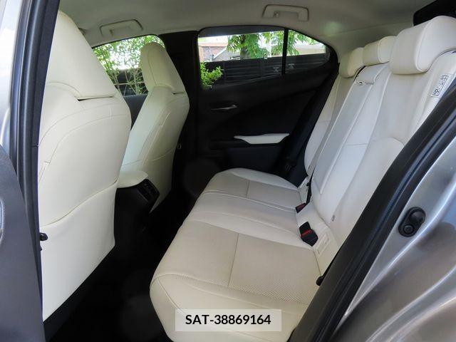 Lexus UX 2023-02 388150-23